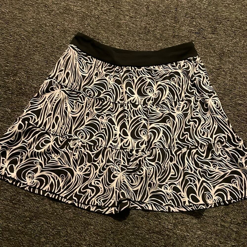 Prana Brand A line Style Scallop Tiered Black & White Skirt Size Small